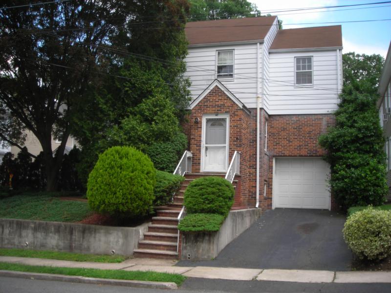Moscara Realtors - Nutley, NJ